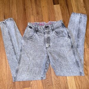 Gray Acid Wash High-Waist Women’s Jeans